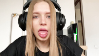 Минет лучшему другу. Лишила девственности этого скромника. Californiababe.