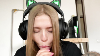 Минет лучшему другу. Лишила девственности этого скромника. Californiababe.