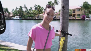 Alexis Tae Lead The Boink On Bus.mp4