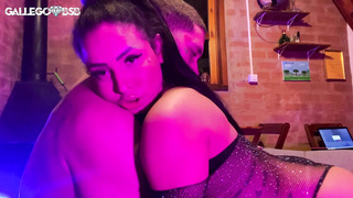 Ela adora gozar ouvindo fright e rebolando no Pau - Pocahontas -