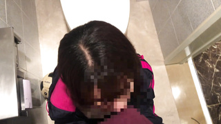 サッカー部のキャプテンと女子マネージャーが部室のトイレの中で密かにSEXしてる所を隠し撮り。
