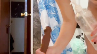 Nice phat ass white girl soaps up and rinses, concluding with a inhaling and railing of the big black cock fucktoy