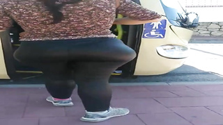 Ginormous rump, unexperienced honey went into a stranger's van and concluded up fellating his stiff jizz-shotgun