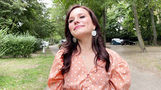 DEFONCE ASS FUCKING CONDOM-FREE pour Clémence AUDIARD en camping camper !