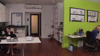 Lilly Labeau bang in office