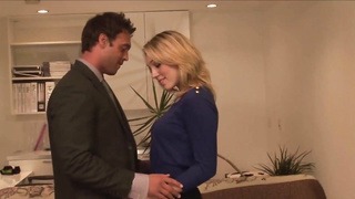 Lilly Labeau bang in office