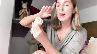 Adorable woman is suggesting a detailed explanation about gobbling muff in her fresh DIY vid