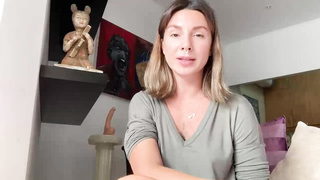 Adorable woman is suggesting a detailed explanation about gobbling muff in her fresh DIY vid