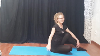 Strengthening The Spine And Spreading - Dariana Fit