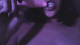 Hadija Fox is playing her slit in front of the camera and screaming while nutting