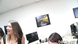 These damsels cant keep their palms