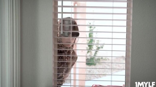 Jenna Noelle on all 4s prepped to deepthroat Marcuss man meat