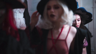 Xxx romp with 4 spectacular witches and one large knob AliceBong