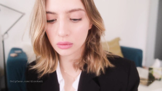 Steamy assistant came into the bedroom and got spunk on her glasses 4k