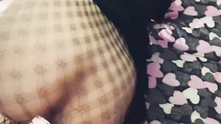 Шикарный секс с красивой девушкой в колготках в сетку и очках, под музыку.