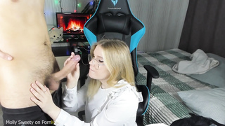 Помог с уроками и получил отсос в благодарность - Molly Sweety