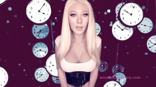 Stellar platinum-blonde is posing in front of the camera and thinking about showcasing her boobs, too