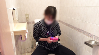 A puny cutie who drains to ease off pressure at the end of a part-time job