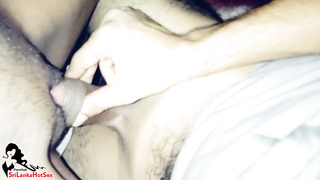 පොඩි කෙල්ලට ෆිල්ම් හෝල් බැල්කනියේ හිකුවා Sri Lankan Duo Rock Hard Penetrate In Film Hall balcany Part 02