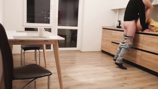 Mon Meilleur Ami A Baise Ma Femme Et A Ejacule Dans Sa Bouche Dans La Cuisine