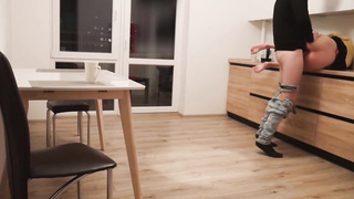 Mon Meilleur Ami A Baise Ma Femme Et A Ejacule Dans Sa Bouche Dans La Cuisine