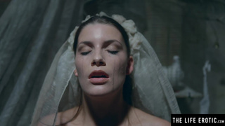 Observe a wild deprived bride fap to a mindblowing ejaculation