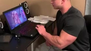 Bodybuilder Romps His GIRLFRIEND.