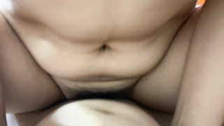 骚屄想吃精液 让我们来满足她 她每天都要吃