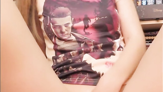 Honey AmelieLBJ plays with her slit and converses to you