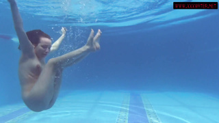 Enjoy Lina Mercury and Mia Ferrari swim bare