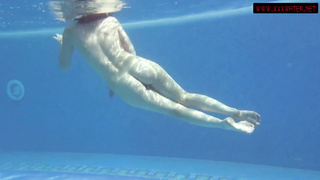 Enjoy Lina Mercury and Mia Ferrari swim bare