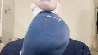 Whorey girl with hefty figure is leisurely getting nude and stretching her gams broad open