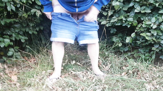 Pissing in public 10