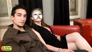 Nadege et sa niece demontee en partouze