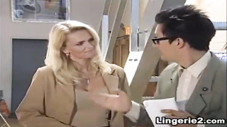 Trendy blond lady fell for a freaky neighbor and concluded up having orgy with him