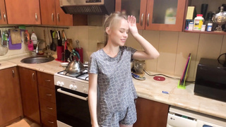 Step sista deep-throated sausage after cleaning and made me gobble her muff