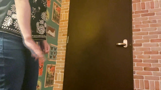 【素人】2ヶ月ぶりに旦那が帰ってくるのを玄関で待っていて我慢できずにその場で愛し合う新婚夫婦。