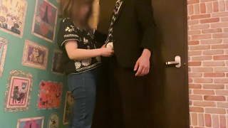 【素人】2ヶ月ぶりに旦那が帰ってくるのを玄関で待っていて我慢できずにその場で愛し合う新婚夫婦。