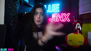 Yinyleon is having super-steamy fuckfest in a motel guest room, in the middle of a stunning day