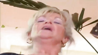 splendid-cougar-erica-lauren-lovin’-a-young-beef whistle-720p-tube-xvideos