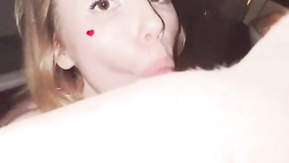 Молодая блондинка legal+ жестко трахается в ванне на вечеринке.