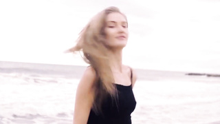 Inviting ash-blonde, Gianna is having strenuous romp with a construction employee, after throating his dinky