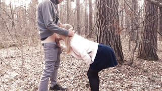 dame banged in the park, real risky public hook-up!