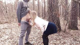 dame banged in the park, real risky public hook-up!