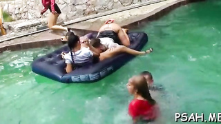 Lil' knocker honey rails the pillar