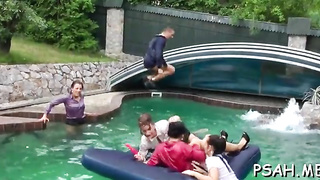 Lil' knocker honey rails the pillar