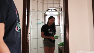 La empleada de casa se quiere comer la verga del patrón - Parte two