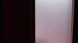 Парень разбудил свою сводную сестру, жестко трахнул ее и кончил ей на живот