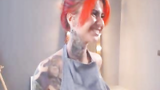 Wild Babe Extremely Rubs Her Pussy