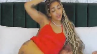 Sexy Brunette Lady On Her Wild Show